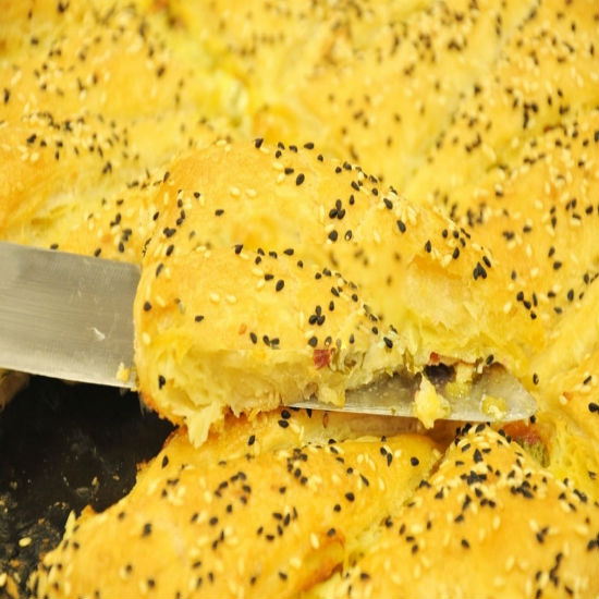 Peynirli Sucuklu Börek